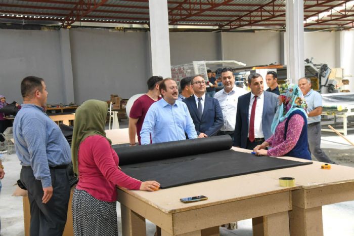  Vali Ali Hamza Pehlivan, Silifke OSBde faaliyet gsteren Alsemo Mobilya fabrikasn ziyaret etti.