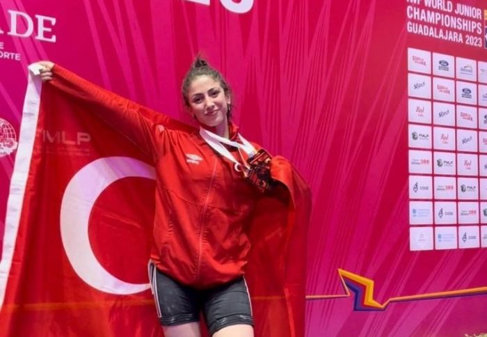 Mersinli halterci Gamze Altun dünya şampiyonu