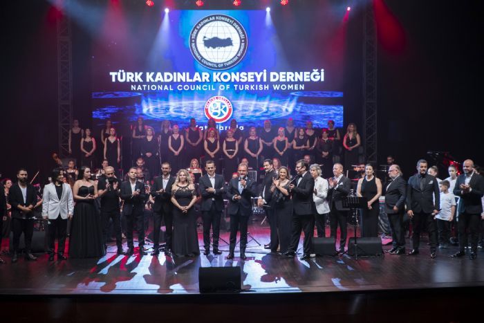 Konser renkli grntlere sahne oldu	