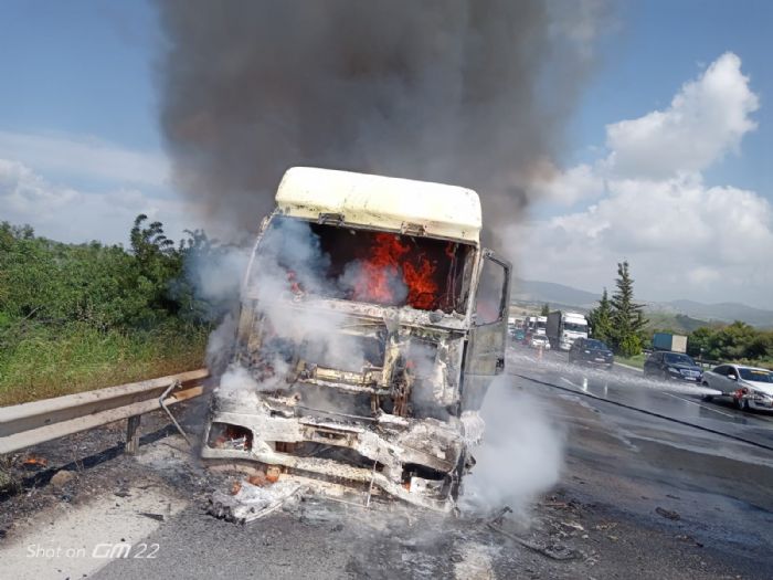 Otoyolda yanan tr kullanlmaz hale geldi