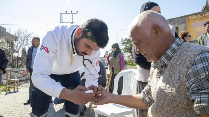 Mersin’de ’Gezici Salk Arac’ almalarn Srdryor