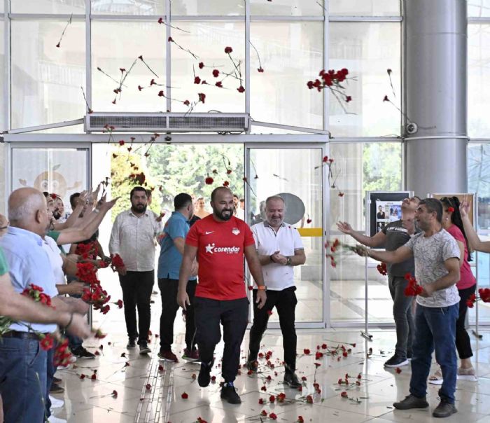 Trkiye Yal Gre Ligi`nin ilk ampiyonu Orhan Okulu`ya cokulu kutlama