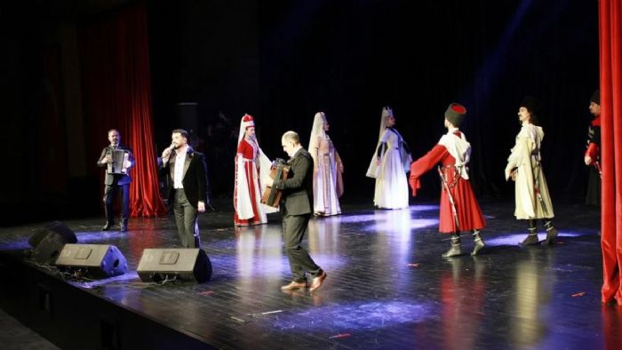 Mersinde erkes Mzii ve Dans Rzgar Esti