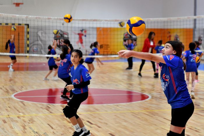 Genler Voleybolu  reniyor