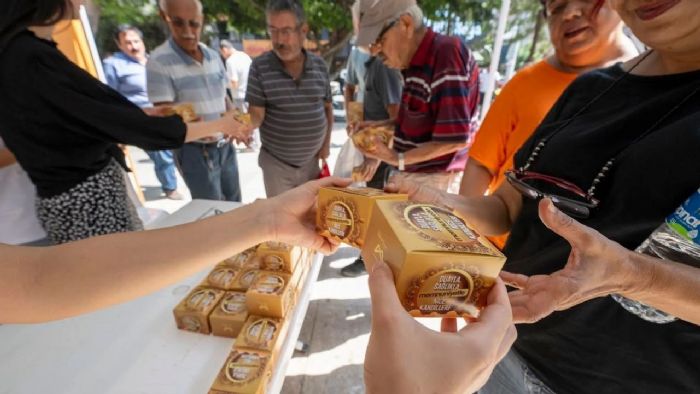 Mersinde Mevlid Kandili Cokusu: Dayanma ve Dualar Bir Arada
