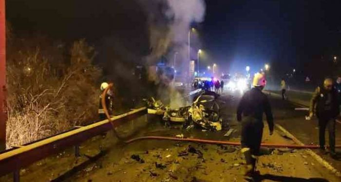Diyarbakr Valiliinden bombal saldr aklamas: 9 yaral, 2 gzalt