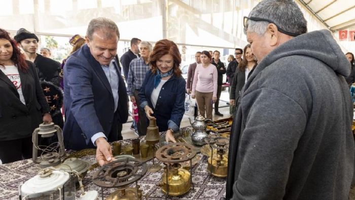 Koleksiyonerler ve Antika Tutkunlar Antika Pazarnda Buluuyor