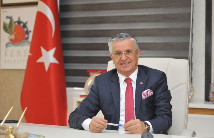 Kemer Belediyesinden niversite rencilerine bin 200 liralk eitim destei