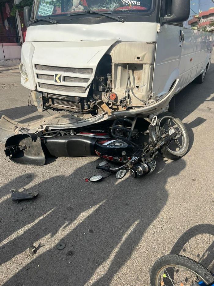 Minibs ile motosikletin arpt kazada 3 kii yaraland