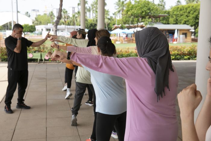 Kadnlar Kendilerini Krav Maga le Koruyacaklar