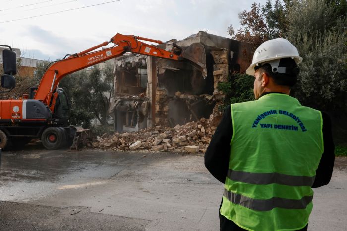 Yeniehir Belediyesi Metruk Binalar Ykmaya Devam Ediyor