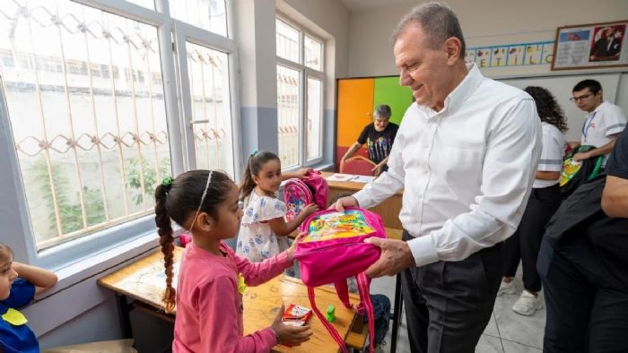 Mersin’de ocuklarn Yzn Gldren Proje: 5 Ylda 93 Bin anta!