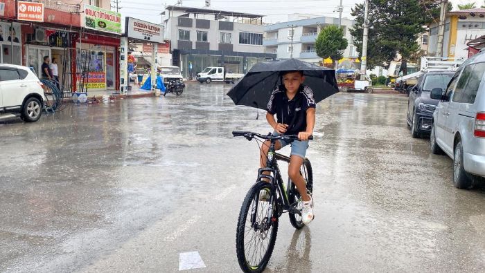 Mersin’de Yaz Yamuru Etkili Oldu