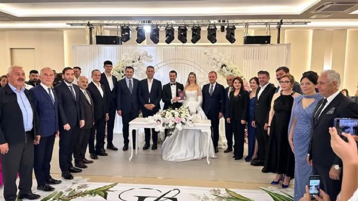 CHPli Eren Ycesoy ve Lina Lomakin Grkemli Bir Trenle Dnyaevine Girdi