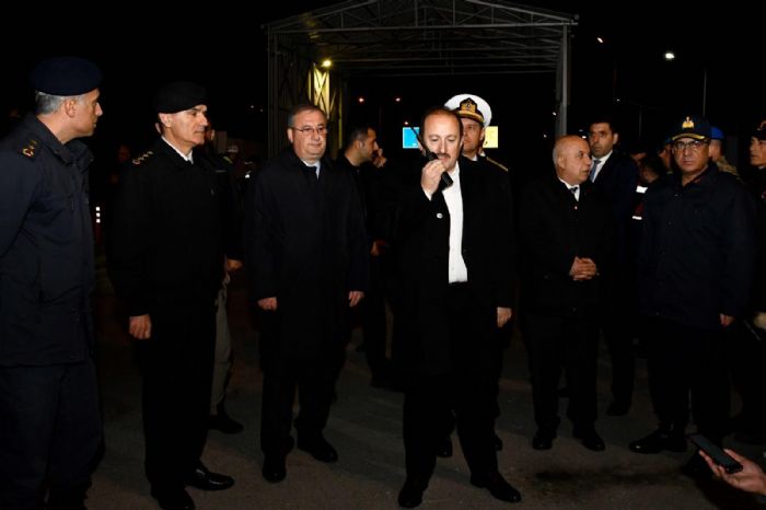 Vali Pehlivan nbetteki memurlarn yeni yln telsiz anonsuyla kutlad