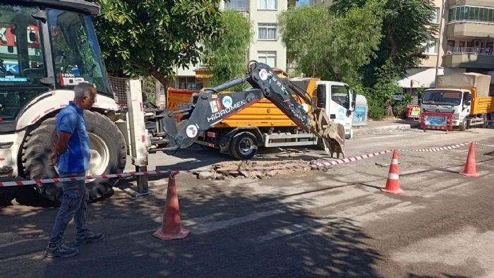 Mersinin lek Caddesi Batan Sona Deiiyor
