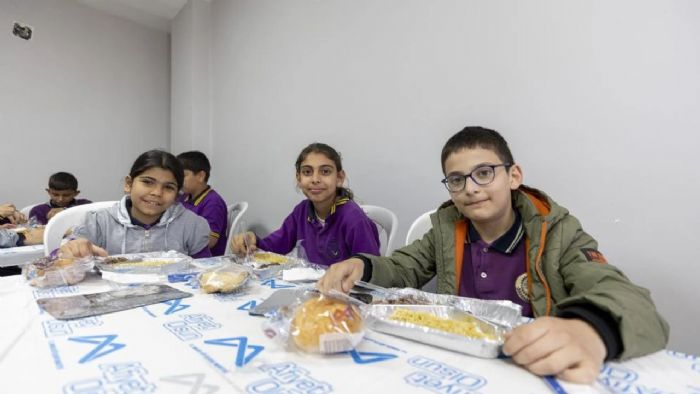 Mersin’de Kurs Merkezi rencilerinin Yemekleri Belediyeden