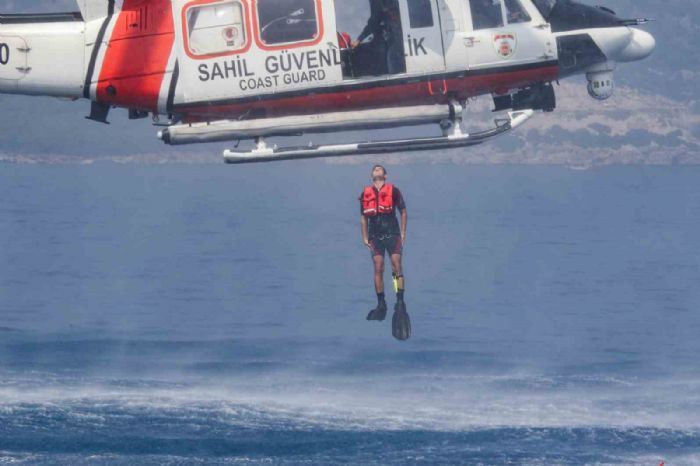 Antalya`da Sahil Gvenlik Komutanl ekiplerinden nefes kesen kurtarma tatbikat