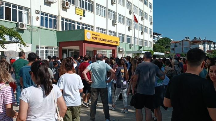 Mersin’de LGS Heyecan: 26 Binden Fazla renci Snava Girdi