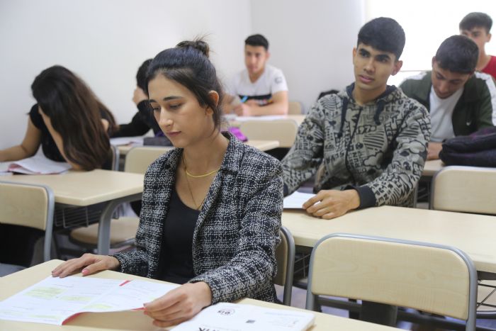 Bakan Ylmaz, YKSye girecek rencilere baarlar diledi