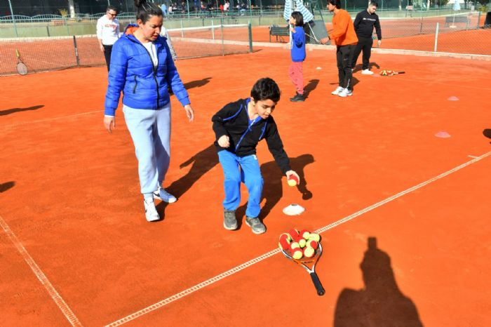 Yeniehir Belediyesi ocuklarn Yannda