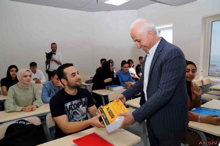Akdeniz Belediyesinde cretsiz niversite hazrlk kurslar balyor