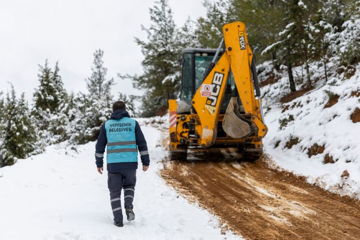 Yeniehir Belediyesi’nden Kar Temizleme ve Yol Ama almas