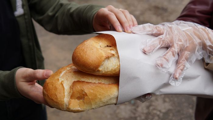 Tarsusta ekmek Ramazan ay boyunca 1 TL