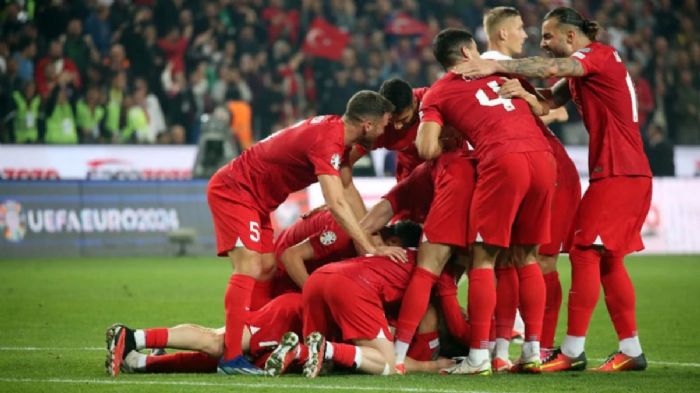 Son Dakika: Trkiye, Letonya’y 4-0 yenerek EURO 2024’e katlmay garantiledi