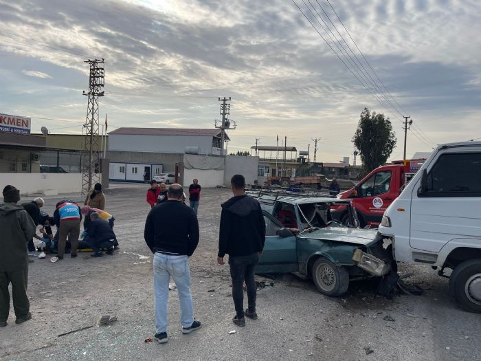 Tarsus’ta trafik kazas: 2 yaral