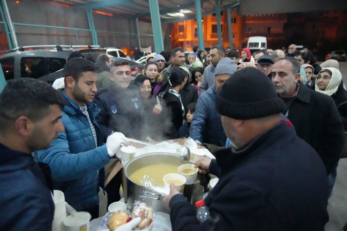 Tarsus Belediyesi depremzedeler iin seferberliini srdryor