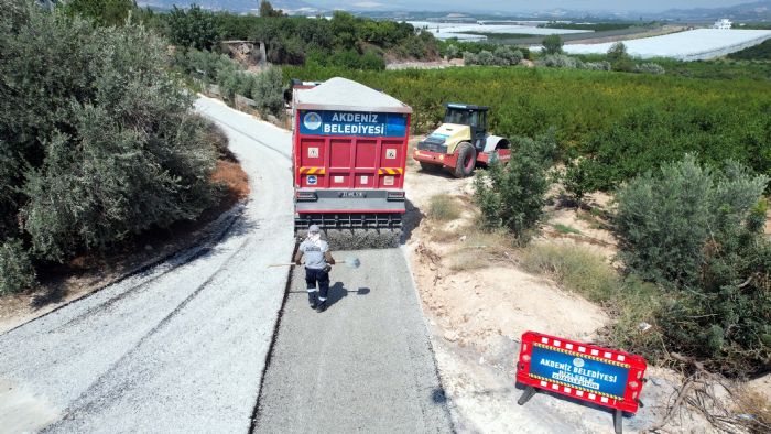 Akdenizde krsal mahalle yollar asfaltlanyor