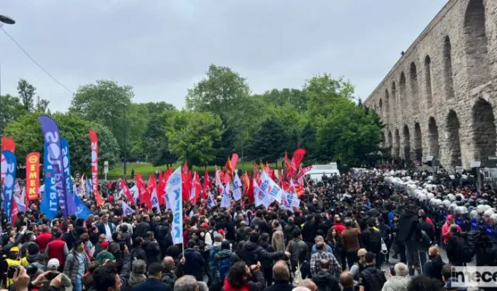 Sarahane’den Taksim’e Yrmeye alan Gruplara Polis Mdahalesi